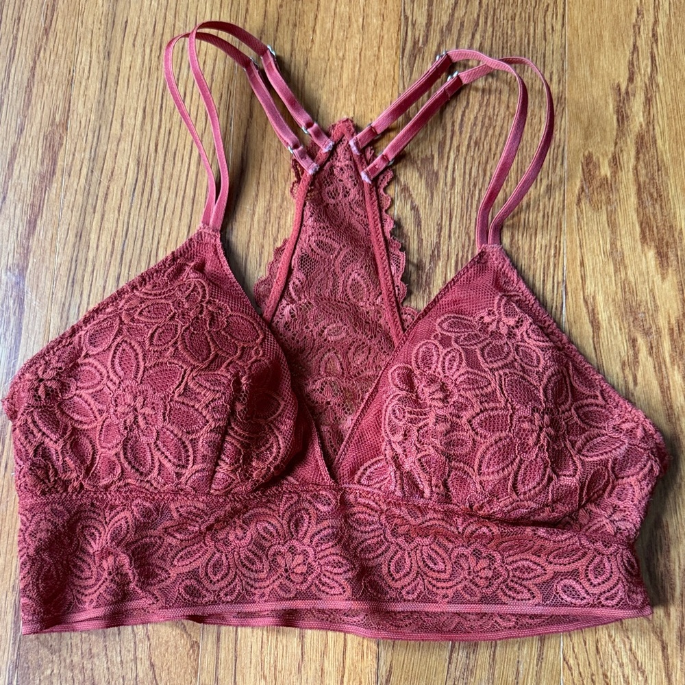 Aerie Floral Lace Bralette in burnt orange. Adjustable straps & removable pads.
